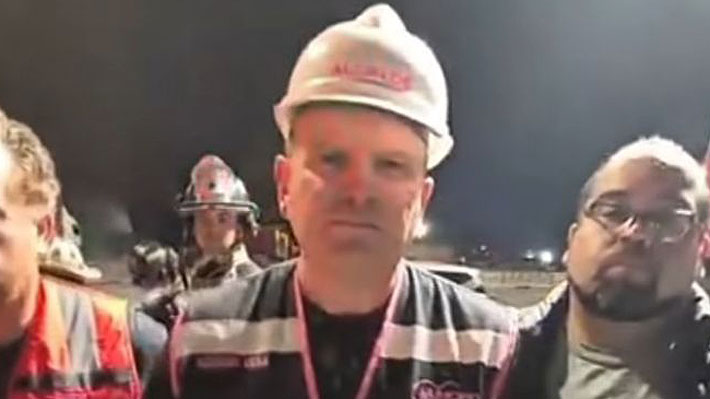 Se supone q el alcalde Rodrigo Vera de Penco, es la máxima autoridad de su comuna, quien tiene q gestionar y coordinar la emergencia, pero al parecer solo sabe llorar y cumplir órdenes. Y dónde está el plan de prevención de incendios?🤔 No existe, es otro alcalde inútil y llorón.