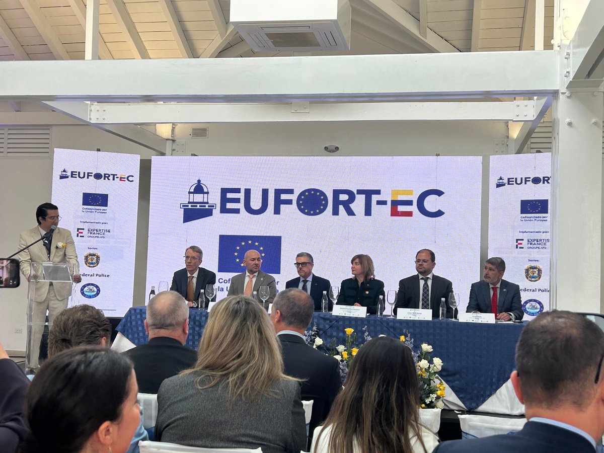 En Guayaquil para la inauguración del Centro de Fusión de Inteligencia ecuatoriano-europeo. Una etapa esencial en la cooperación contra el crimen organizado, con el compromiso de Expertise France 🇨🇵🇪🇺🇪🇨
<a href="/UEenEcuador/">UE en Ecuador 🇪🇺</a> <a href="/expertisefrance/">Expertise France</a> <a href="/JohnReimberg/">John Reimberg</a> <a href="/MinLoffredoEc/">Gian Carlo Loffredo</a> <a href="/CancilleriaEc/">Cancillería del Ecuador 🇪🇨</a>