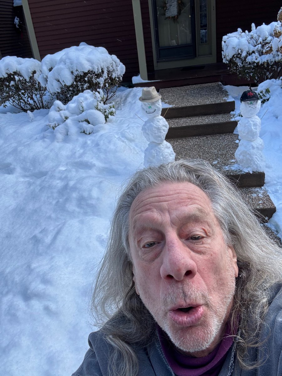 bernardwaxman's tweet photo. Me and my miniature snow men https://t.co/r7OwufR2Oz