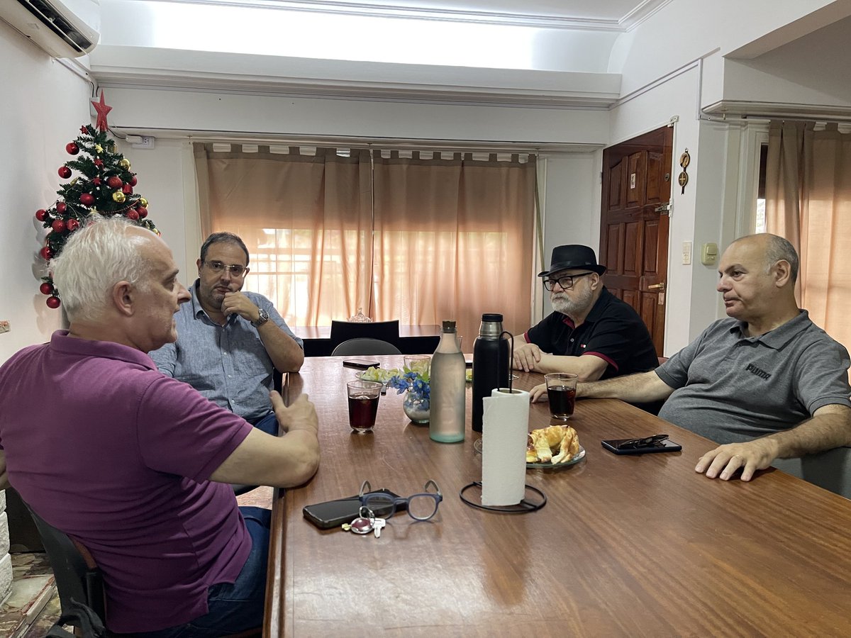 💪🏼En nuestra sede del Frente Renovador de La Matanza, recibí la visita del dirigente José "Pepe" Santagata y del Dr. Daniel Checchin.

Vamos a trabajar juntos y a unir esfuerzos con el objetivo de gestar una unidad sólida y constructiva, pensando en el presente y futuro de La