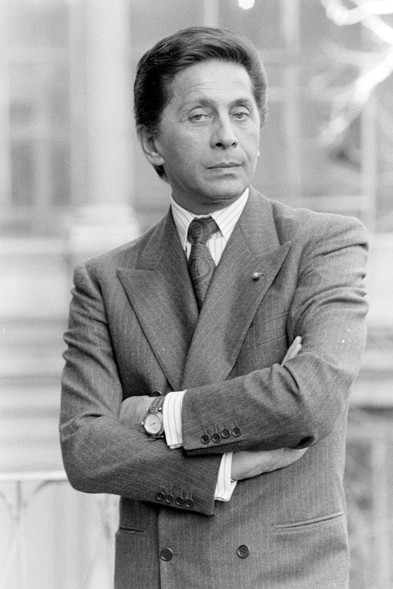 rolly_time's tweet photo. Some people don’t just design clothes. They design how elegance looks in our collective memory. Valentino was one of them. #ValentinoGaravani #Valentino https://t.co/9RXKzZ8pCh