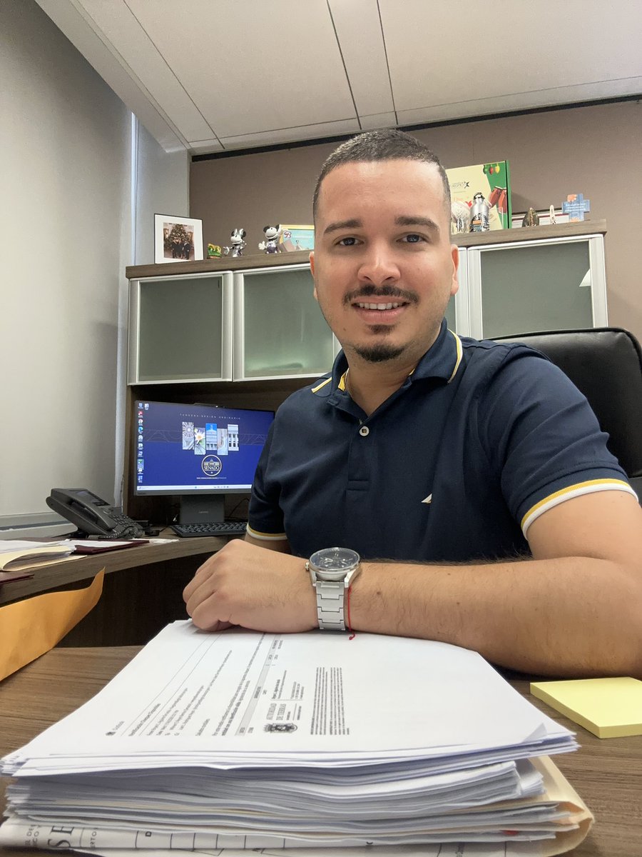 wilmerreyespr's tweet photo. Mientras algunos descansan y otros se recuperan de la SanSeb, yo aprovecho este día feriado para seguir trabajando por mi gente.

Con calma, enfoque y compromiso, atendiendo legislación y las peticiones de nuestro Distrito desde nuestra oficina. 🙌 https://t.co/ONzwvln2lD
