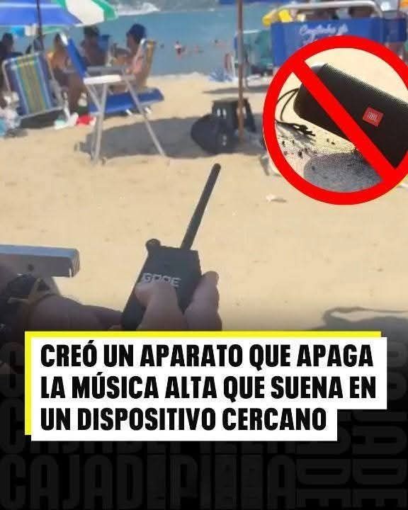 NoSoyBuenaOnda's tweet photo. Roni Bandini, creador del “Reggaeton Be Gone”, está dando de qué hablar nuevamente gracias a un video que muestra su peculiar invento en acción en una playa.

Este dispositivo, diseñado para interferir y apagar la música alta de dispositivos cercanos, ha captado la atención de usuarios en redes sociales.

El “Reggaeton Be Gone” (Fuera reggaeton) utiliza inteligencia artificial y machine learning para reconocer canciones de este género musical. Una vez identificadas, envía señales para interrumpir los parlantes bluetooth responsables del sonido.

Inspirado en el antiguo TV-B-Gone, que apagaba televisores en bares y restaurantes, este aparato ha sido construido con componentes de bajo costo y software de código abierto.