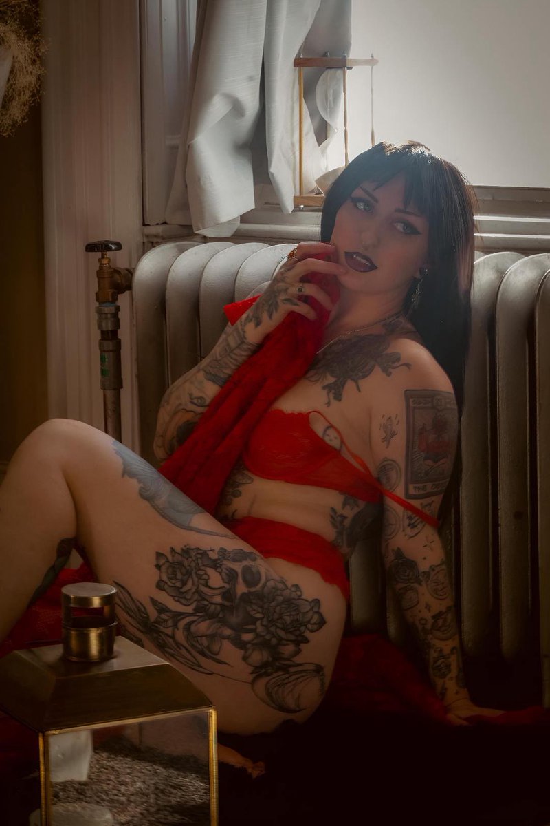 Morticia Mae tweet media