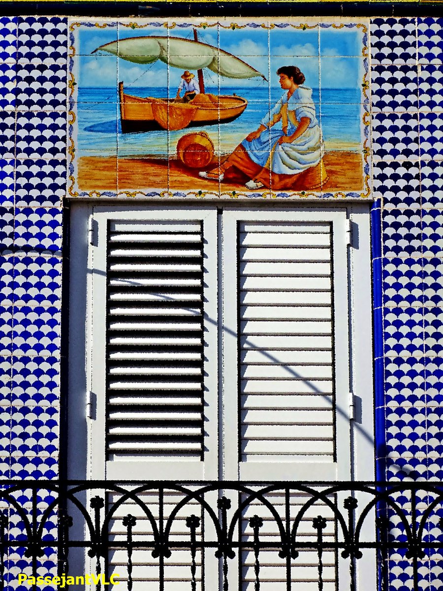 València. Façana entaulellada als poblats marítims (fotografia pròpia).