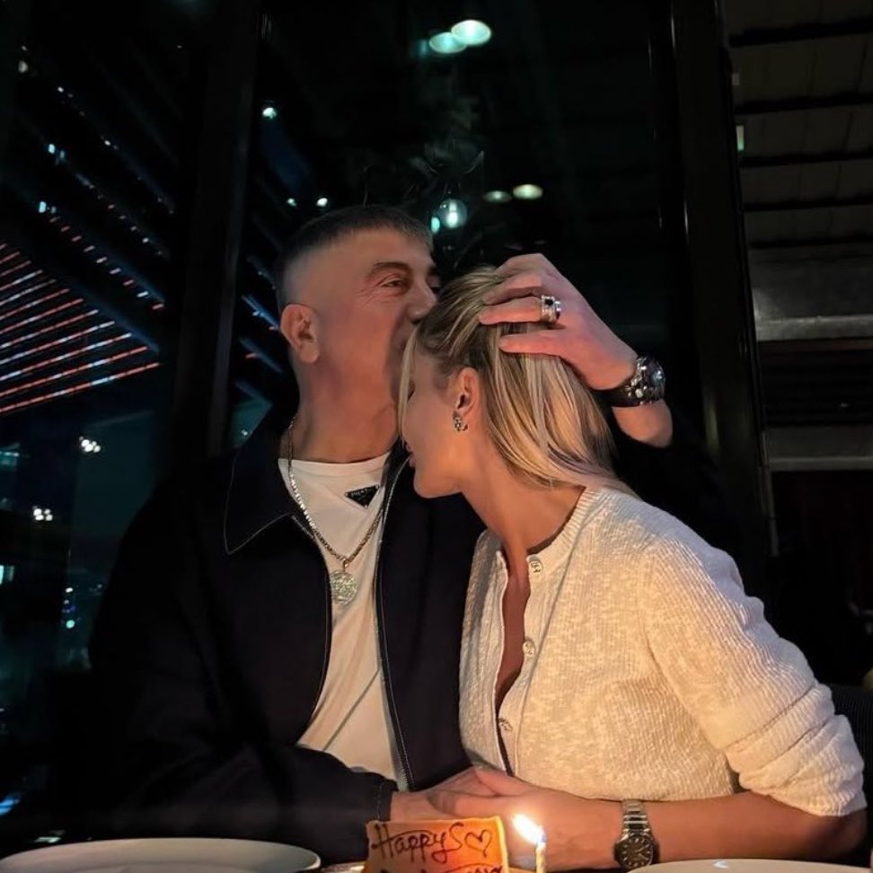 Sedat Peker’in eşi Özge Peker:

“Ölüme gidiyorum dese; sağ koltuğa oturur, son ses müziği açar, 'son bir anımız olsun' derim.”