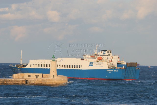 Shipguru's tweet photo. #italianbuilt #Roro #EUROFERRY_MALTA #leaving #grandharbourmalta - 05.01.2015 - https://t.co/nfgboxc3g3 - NO PHOTOS can be used or manipulated without our permission @worldshipsoc @ShippingTV @Shipping_Herald @shippingdata @ShippingMag @ShipNews @Rich_Ships @ShipsInPics https://t.co/bMIcaaliMT