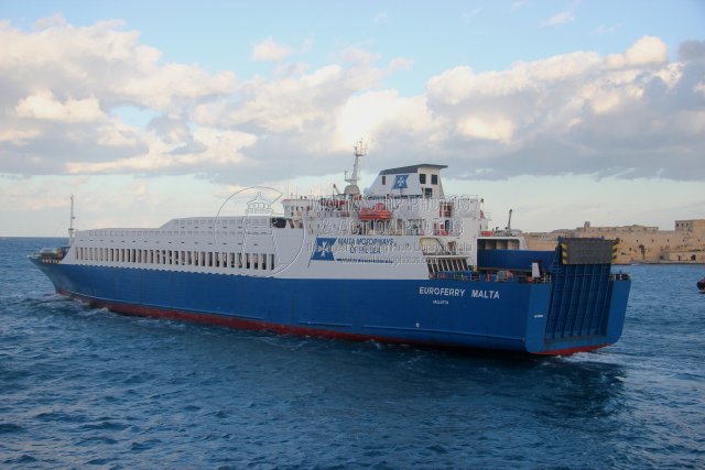 Shipguru's tweet photo. #italianbuilt #Roro #EUROFERRY_MALTA #leaving #grandharbourmalta - 05.01.2015 - https://t.co/nfgboxc3g3 - NO PHOTOS can be used or manipulated without our permission @worldshipsoc @ShippingTV @Shipping_Herald @shippingdata @ShippingMag @ShipNews @Rich_Ships @ShipsInPics https://t.co/bMIcaaliMT