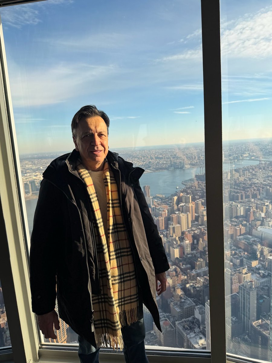 rico_stathis's tweet image. We are back from our long weekend in #NewYork so much more to see. My favourite experience was the Empire State Building.  Built in 1930 it was erected in 13 months. A B-25 bomber crashed into it, during thick fog in 1945, between the78-80th floor. #Family #MakingMemories