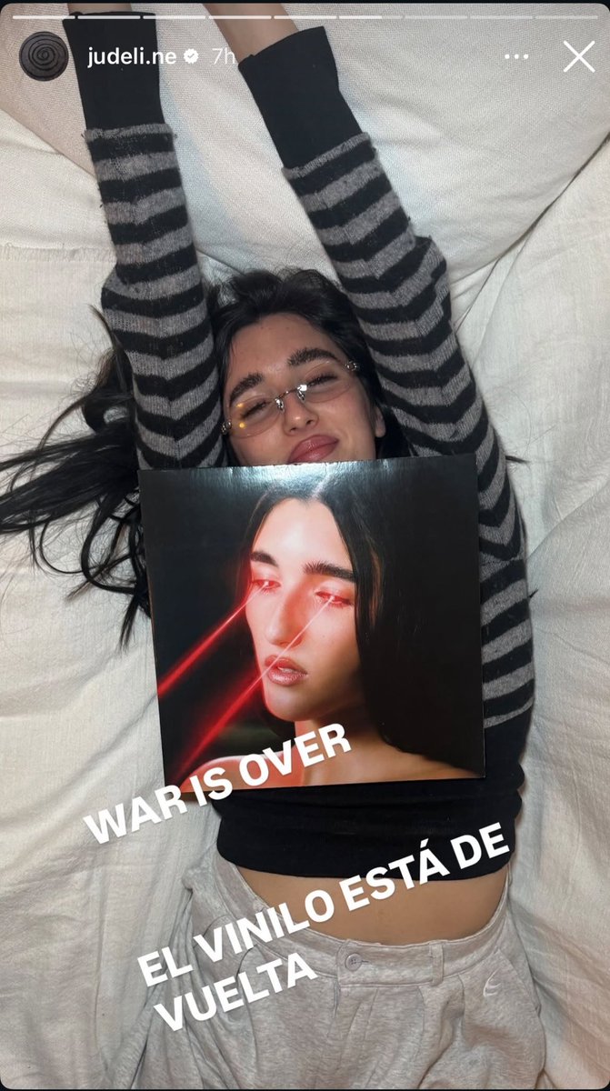 claaubj16's tweet photo. WAR IS FUCKING OVER😭 no mas vinilos x 120€ en vinted GRACIAS @judeline__ 👑 https://t.co/urkbmgGfKc