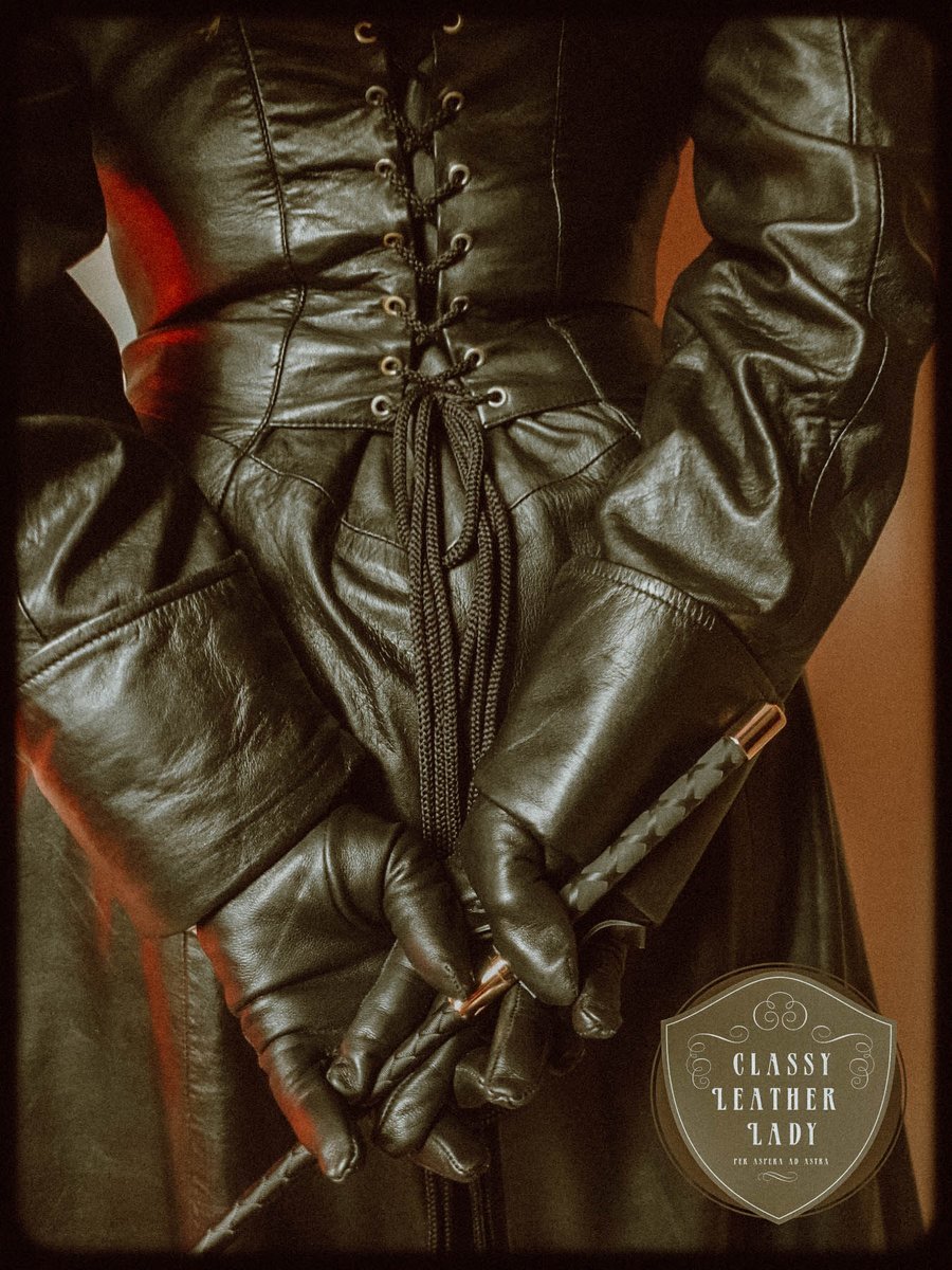 ClassyLeatherLady tweet media