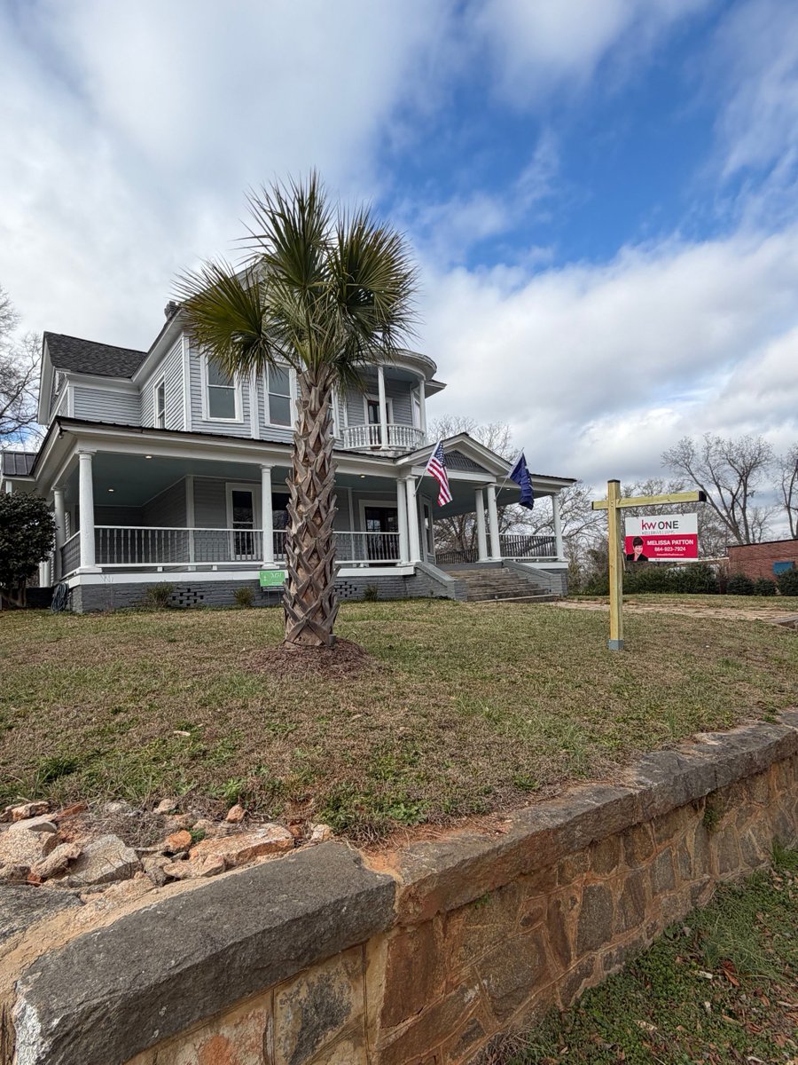 mantis_homes's tweet photo. 522 S Harper St Laurens SC
Melissa Patton 864-923-7924
MLS 1562902
Theres something special about a home thats been standing since 1906
Its a home designed for everyday living with awesome  character
showings are through our agent or directly via DM 
#RestorationRocks https://t.co/RDPGJDyEax
