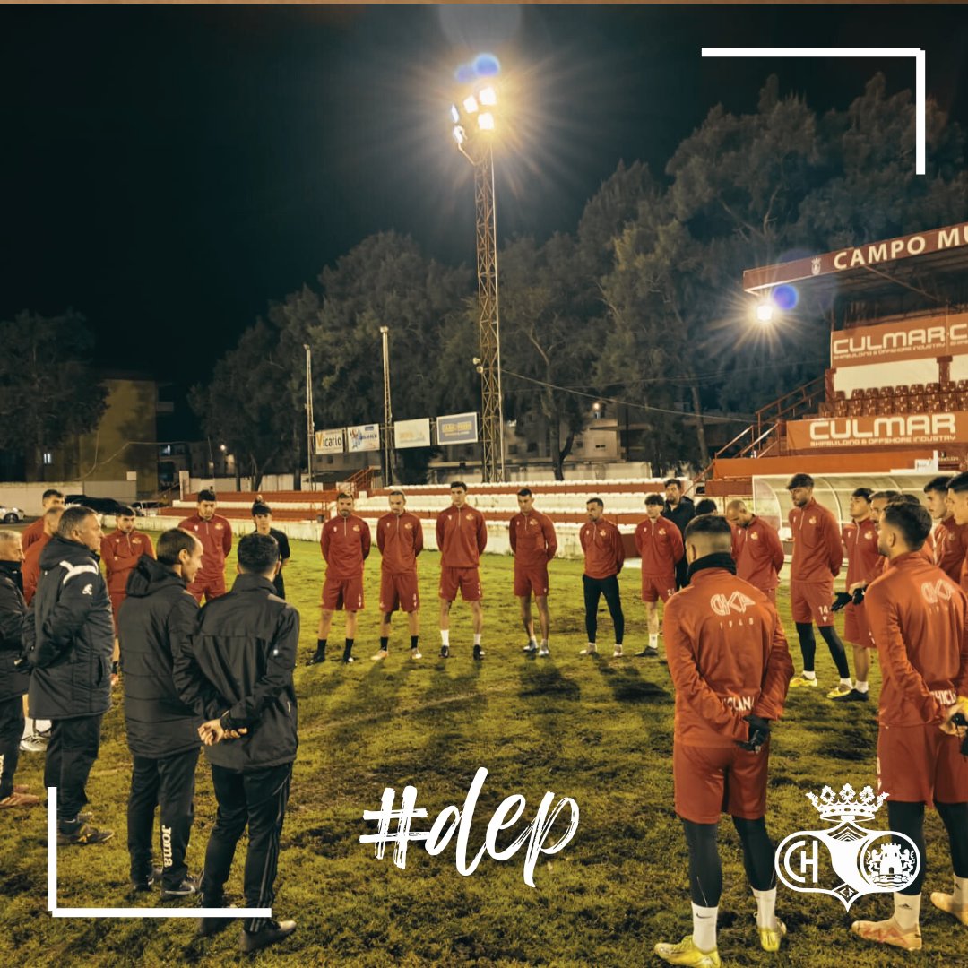 #dep

En el entreno de hoy, la plantilla y el cuerpo técnico han guardado un minuto de silencio en memoria de las víctimas del trágico accidente ferroviario ocurrido ayer en Adamuz.

Trasladamos nuestro más sentido pésame a las familias y allegados de las víctimas.

#ChiclanaCF