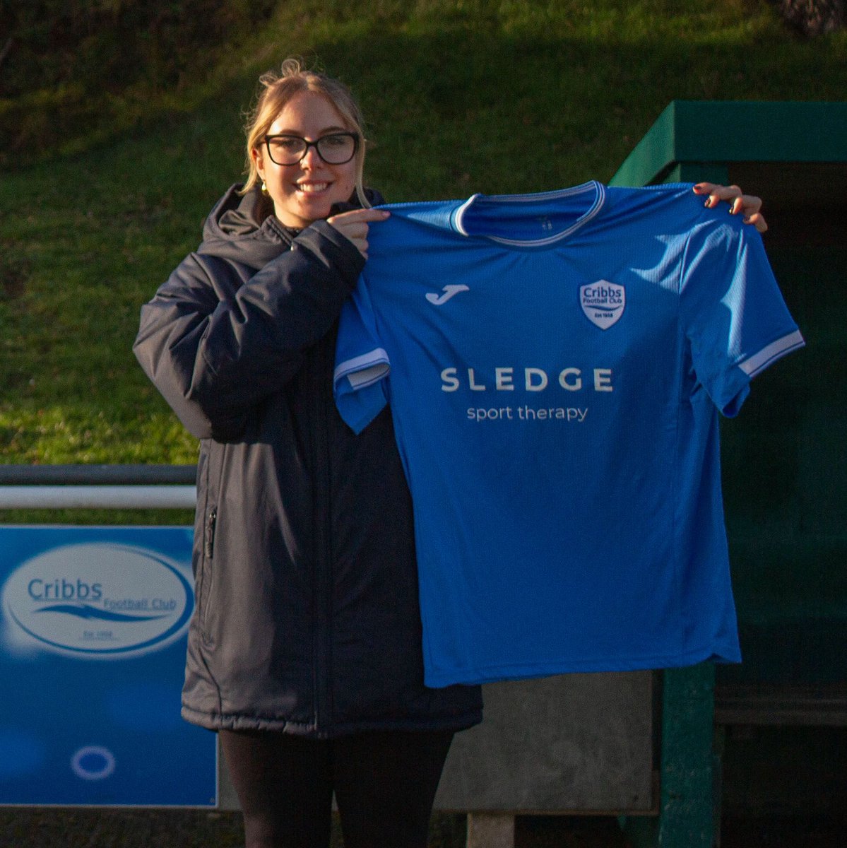 s_sporttherapy's tweet photo. Worked alongside Cribbs Reserves on Saturday, conducting pre-game massage, taping, injury assessments and pitch side first aid. 
As their official sponsor this season it was great to see them in action, and of course see them sporting the Sledge Sport Therapy logo⚡️🫱🏼‍🫲🏽⚽️ https://t.co/sQcEICygQj