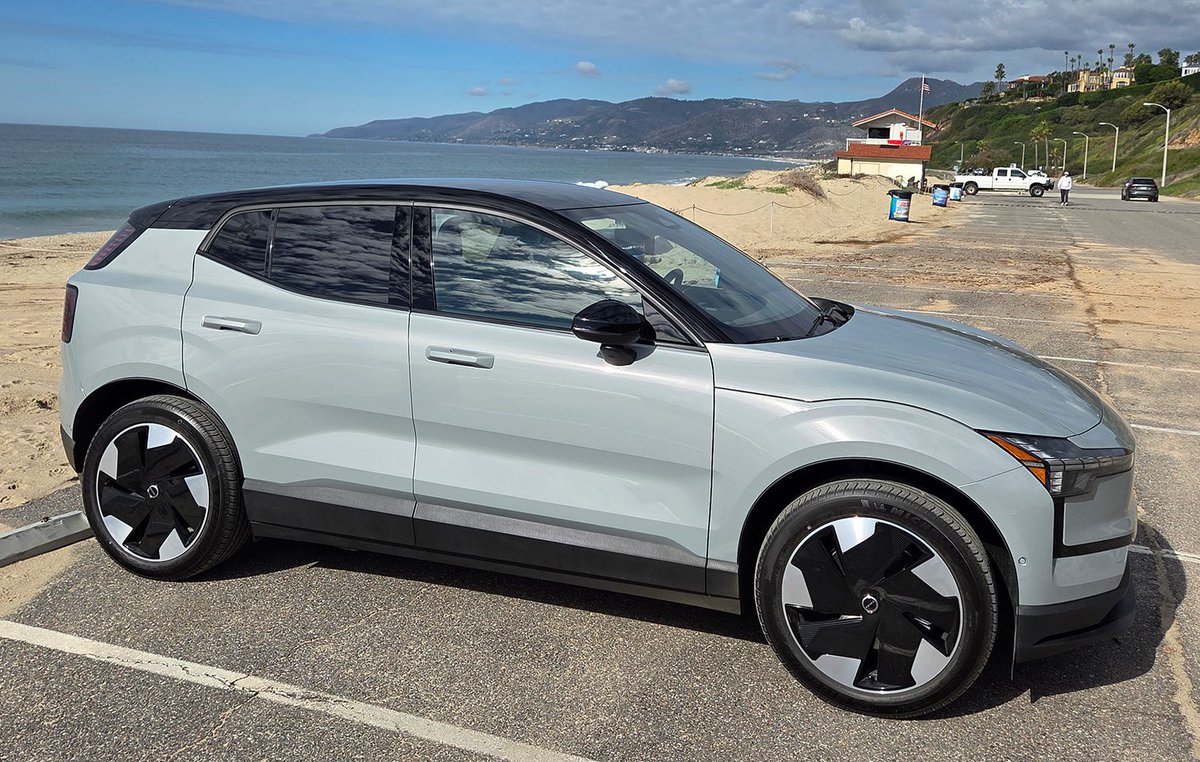 ChargedEVs's tweet image. Hopes of a $35,000 Volvo EV are gone, but the EX30 remains fun to drive—for two people at a time zurl.co/qRoOd
-
#volvo #electriccar