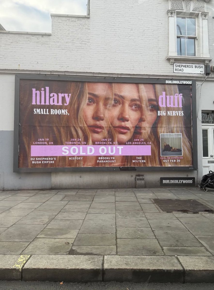 PopCrave's tweet image. Hilary Duff is set to return to the stage for her first headlining concert in 18 years tonight in London.