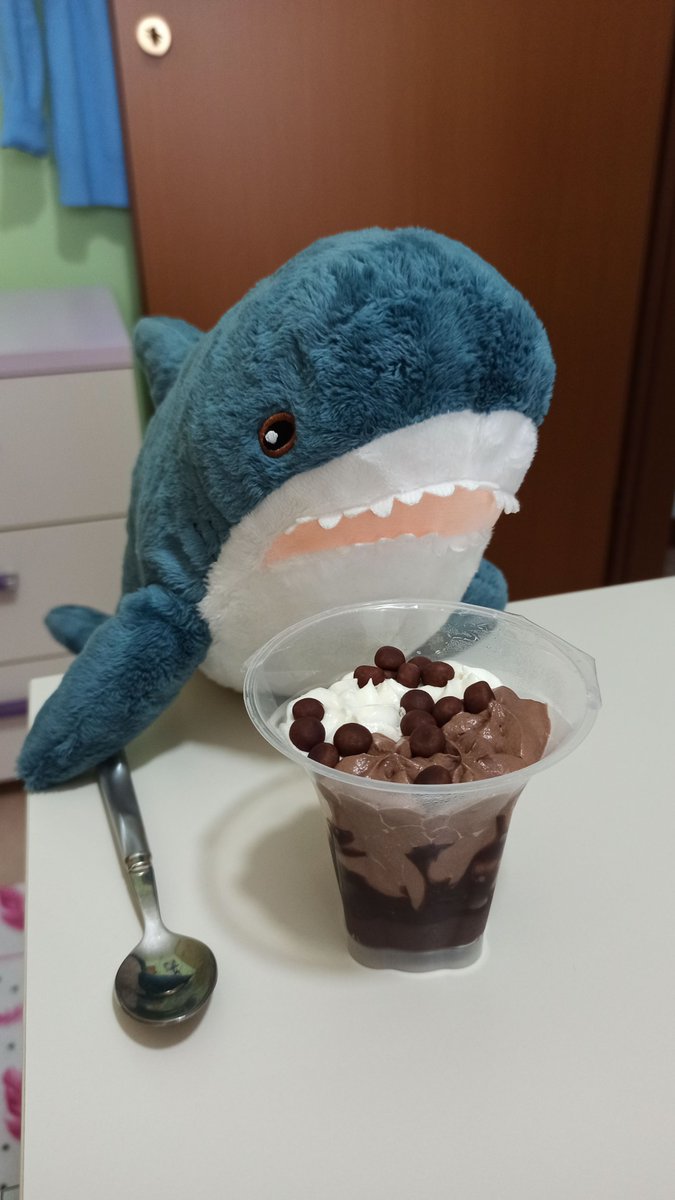 The sweetest moment of the day has arrived: it’s time for chocolate pudding with whipped cream!

#IKEAのサメ #ikeashark #stuffedtoy #blåhaj #brioches #italy #peluches #stuffedanimals #blahaj #homesweethome #lasagna #pudding #chocolate #cream #whipped #food #sweet
