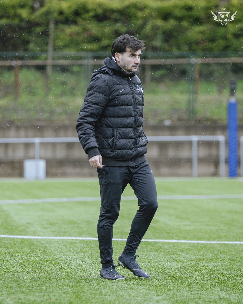 AcademyTF_'s tweet photo. 𝗟𝗔 𝗣𝗟𝗨𝗝𝗔 𝗡𝗢 𝗘𝗡𝗦 𝗔𝗧𝗨𝗥𝗔 🌧️⚽️

Ahir vam seguir amb els entrenaments individuals amb la mateixa intensitat de sempre. Treball, constància i ganes de millorar 💪

📲 Més informació i inscripcions a la web ✅

#HaveFunDreamBig https://t.co/HTEm4fYUCR