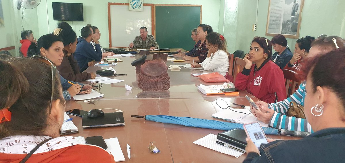 Círculo de estudio  en la Dirección General de Educación #LaSierpe consulta de la RSB 1233 papel de la militancia del partido en los momentos actuales <a href="/AndreiArmasBra6/">Andrei Armas Bravo</a> <a href="/Dailanysca99151/">Dailanyscastillo</a> <a href="/DeivyPrezMartn1/">Deivy Pérez Martín</a> <a href="/quintero_lianet/">Lianet Cárdenas Quintero</a>