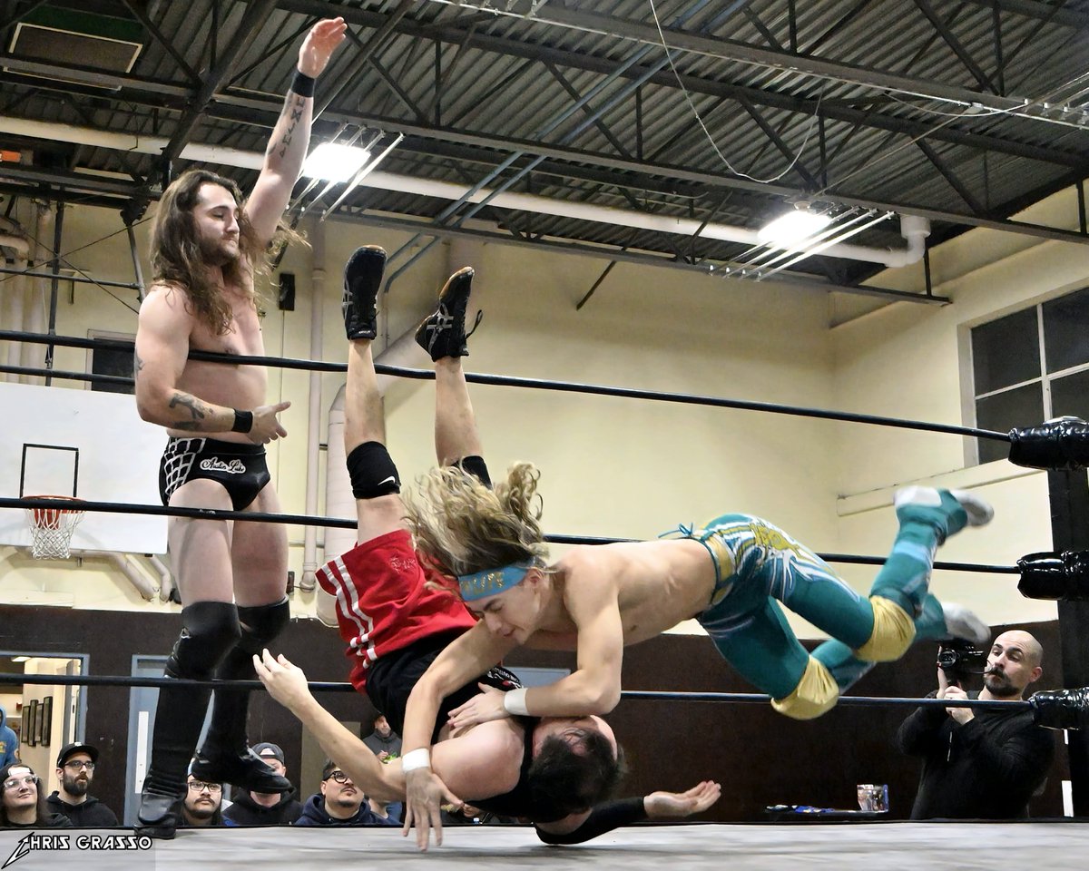 Ringsideguy's tweet photo. From SHP Colby Corino Benefit Show - Destination: Philadelphia @S_H_P_Wrestling #Match4 Six Man Tag Team Match @NeoShooter @tyehyll @WheelerYuta vs. @AustinLukeW @JacksonDrake03 #TerrySequoyah
3/3 https://t.co/PJjMWM8YSe