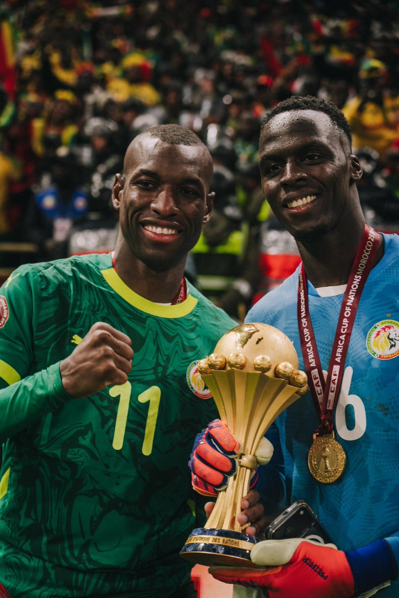 edou_mendy_'s tweet image. This title wasn’t about a single moment, but about consistency from day one.

We knew the match would be tough, sometimes irrational.
In those moments, clarity and unity matter most.

Proud of this group.
Proud of these players.

🇸🇳 Champions of Africa 🏆