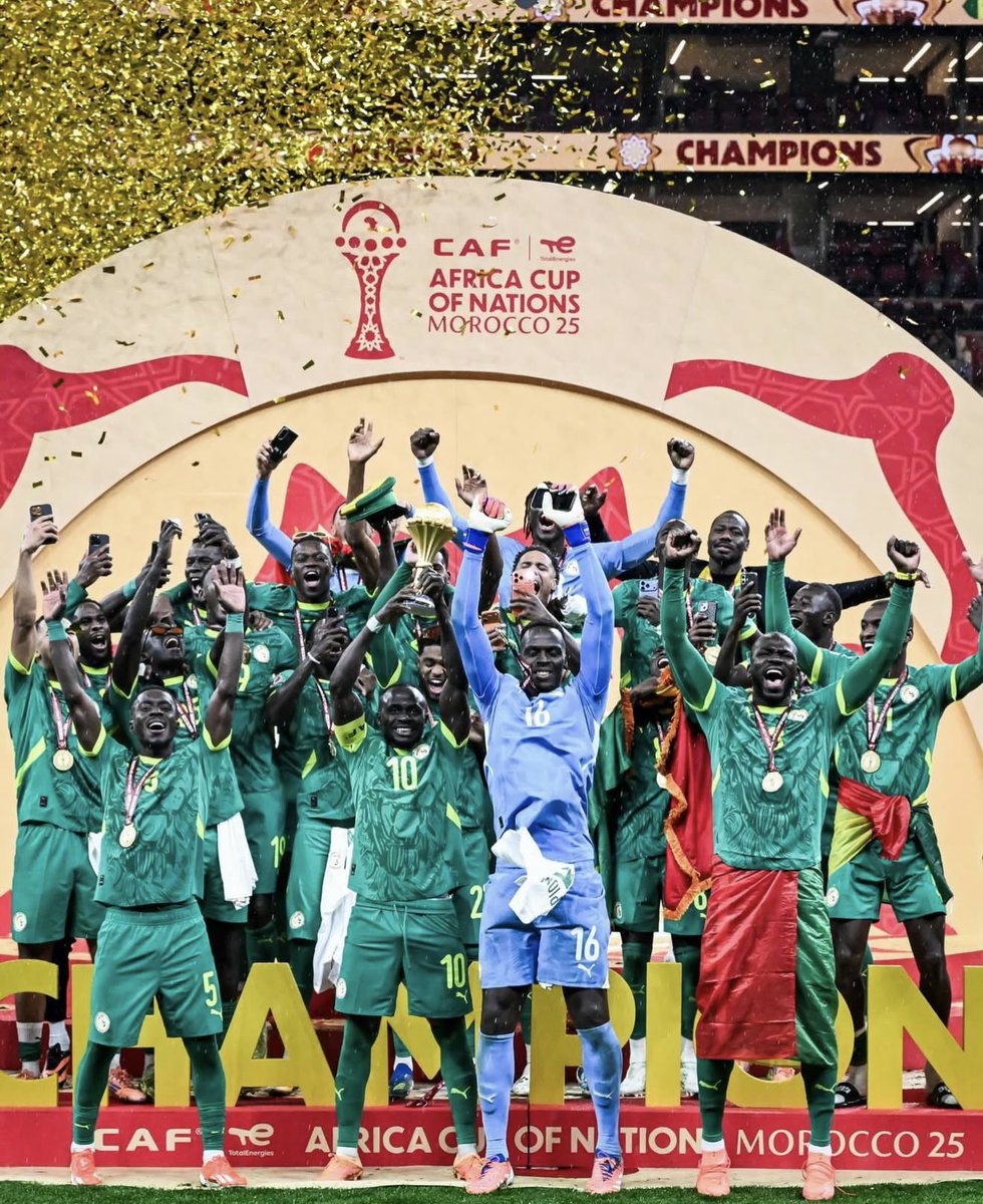 edou_mendy_'s tweet image. This title wasn’t about a single moment, but about consistency from day one.

We knew the match would be tough, sometimes irrational.
In those moments, clarity and unity matter most.

Proud of this group.
Proud of these players.

🇸🇳 Champions of Africa 🏆