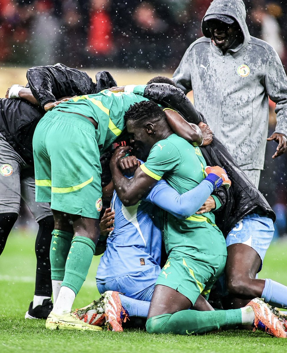 edou_mendy_'s tweet image. This title wasn’t about a single moment, but about consistency from day one.

We knew the match would be tough, sometimes irrational.
In those moments, clarity and unity matter most.

Proud of this group.
Proud of these players.

🇸🇳 Champions of Africa 🏆