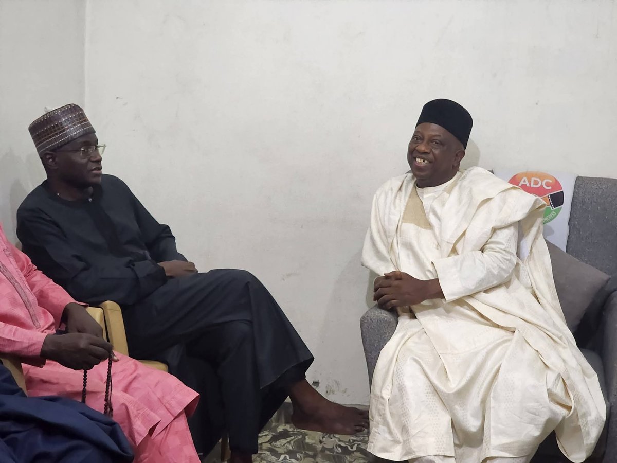 MusaUngogo_'s tweet photo. Today, 19th January 2026, I received a courtesy visit from Amb. Munir Liman, accompanied by Amb. Aminu Abdullahi (Kacallan Ringin) and Alhaji Sani Hausawa. I sincerely appreciate their visit and support. https://t.co/LcDMq2ltyN