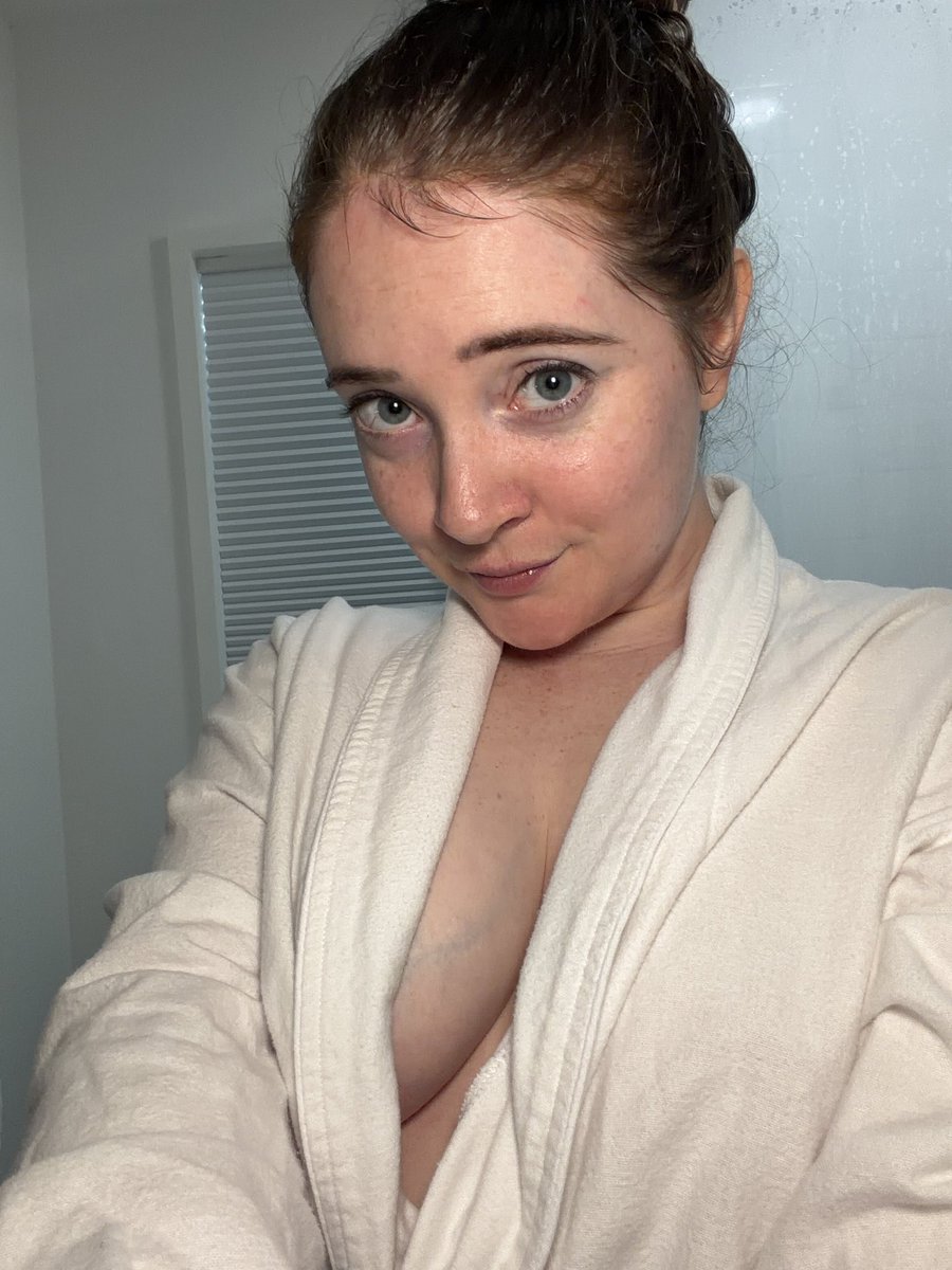 Reneewints's tweet image. No makeup so you probably won’t say hi 🥲
