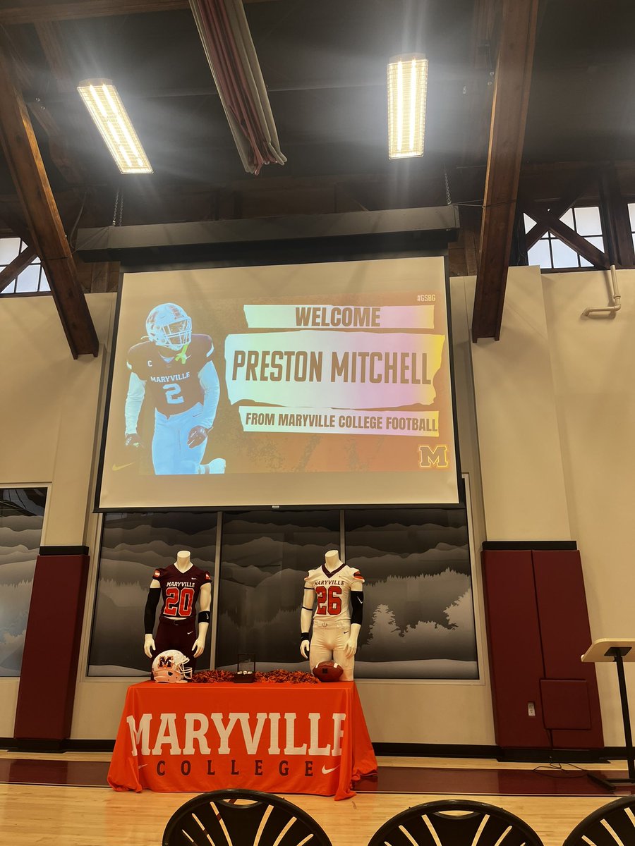 Prest0nJay's tweet photo. Had a great visit at Maryville today thankful to meet the coaches and players! @Jake_Flaherty_8  @CoachMacMCScots @MCScots  @CSmithScout @CoachOMeadow  #AllglorytoJesus https://t.co/0VEkMlu2bv