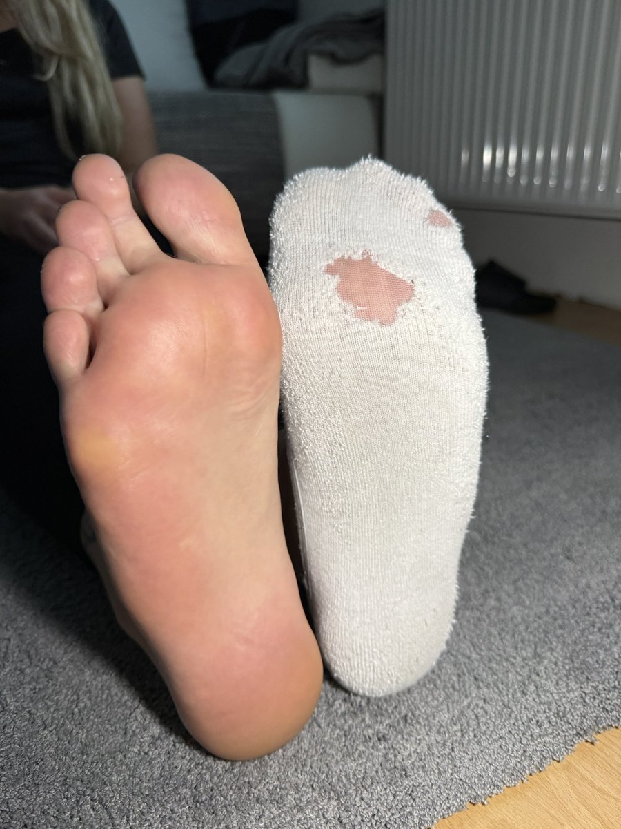 PhiaRose25's tweet photo. Schuhe aus. Socke durch.
Man sieht, was der Tag mit mir gemacht hat –
und was du davon sehen darfst. ✨

@modelssecret_ https://t.co/Zz311Nj9r6