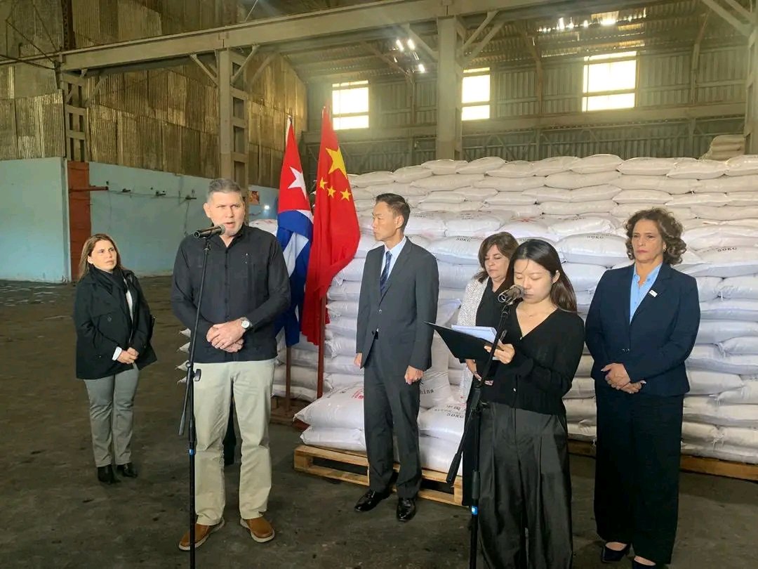 🇨🇺🇨🇳 #Cuba recibe nuevo donativo de arroz chino que será distribuido inmediatamente a la población cubana. Otra muestra de solidaridad del Gigante Asiático, otra asistencia de China para un futuro compartido.
#CubaNoEstáSola
#MujeresEnRevolución