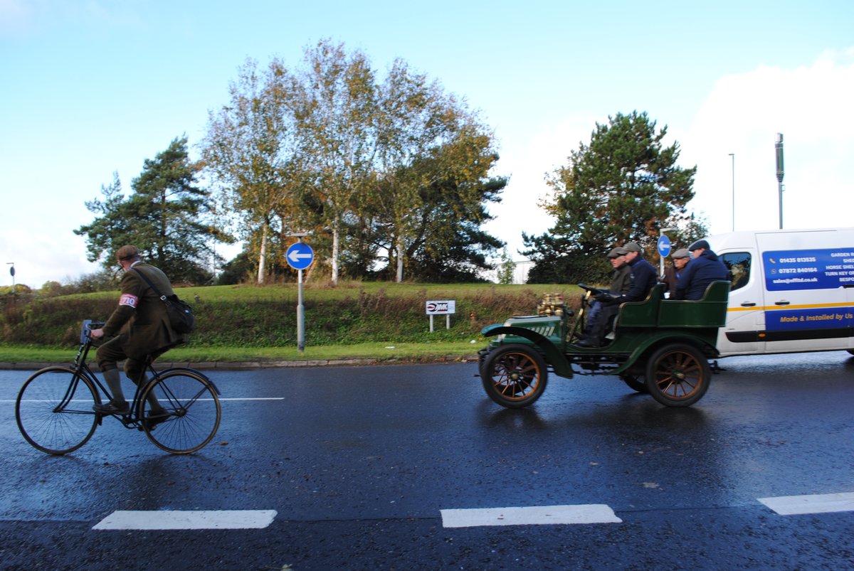 We often hear "We never knew you were here" - yes off the roundabout!  #gatwick #crawley #londontobrightonvintagecarrun #brightonrun