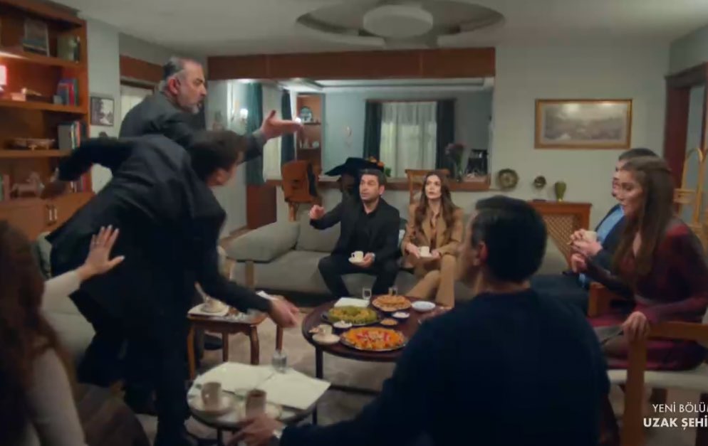 Yns3406's tweet photo. #UzakŞehir @KanalD de !
#SinemÜnsal #OzanAkbaba #CihAl #Kadir #pakize #muzaffer
Kız isteme vakti gelmiştir ! https://t.co/KqLA2fshSH