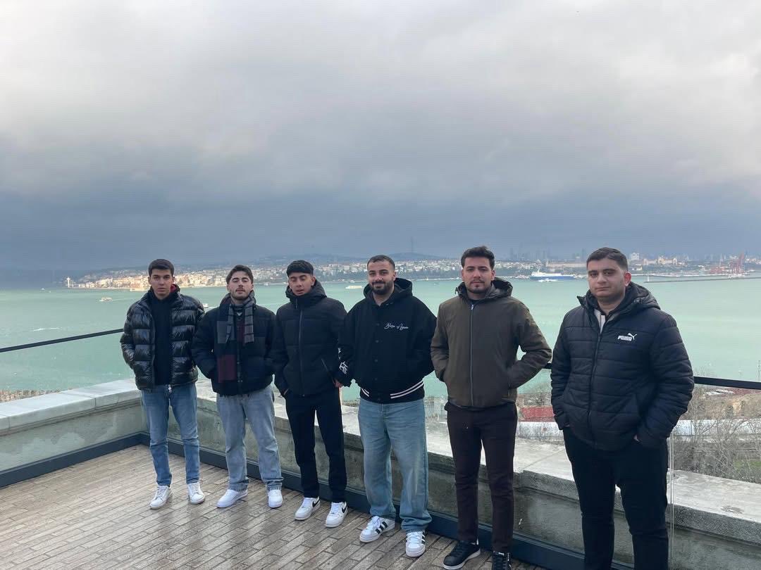 İstanbul kültür gezimiz hız kesmeden devam ediyor. Genç Önder’lerimiz kadim şehrin izinde. #önder #önderihl #önderbatman #öndergençlik <a href="/ondergenc72/">BATMAN GENÇ ÖNDER</a>