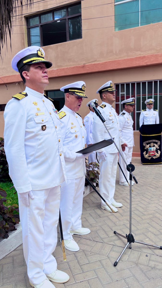 MGP_DICAPI's tweet image. La Marina de Guerra de Perú, realizó las ceremonias de presentación de los Capitanes de Puerto de Pimentel y Salaverry, a cargo del Jefe de Distrito de Capitanías 1, acompañado del Subjefe de Distrito de Capitanías y Guardacostas 1.  acortar.link/FQdrlb