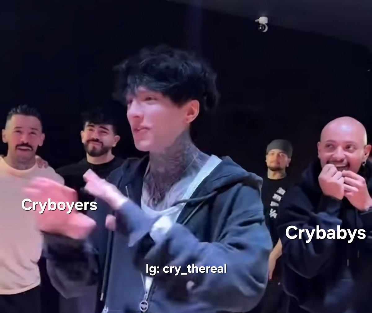 ericka__f's tweet photo. Cuando miran a @xCryboy existen dos tipos de personas:
Jsjsjjsj https://t.co/u7fuRN15Oe