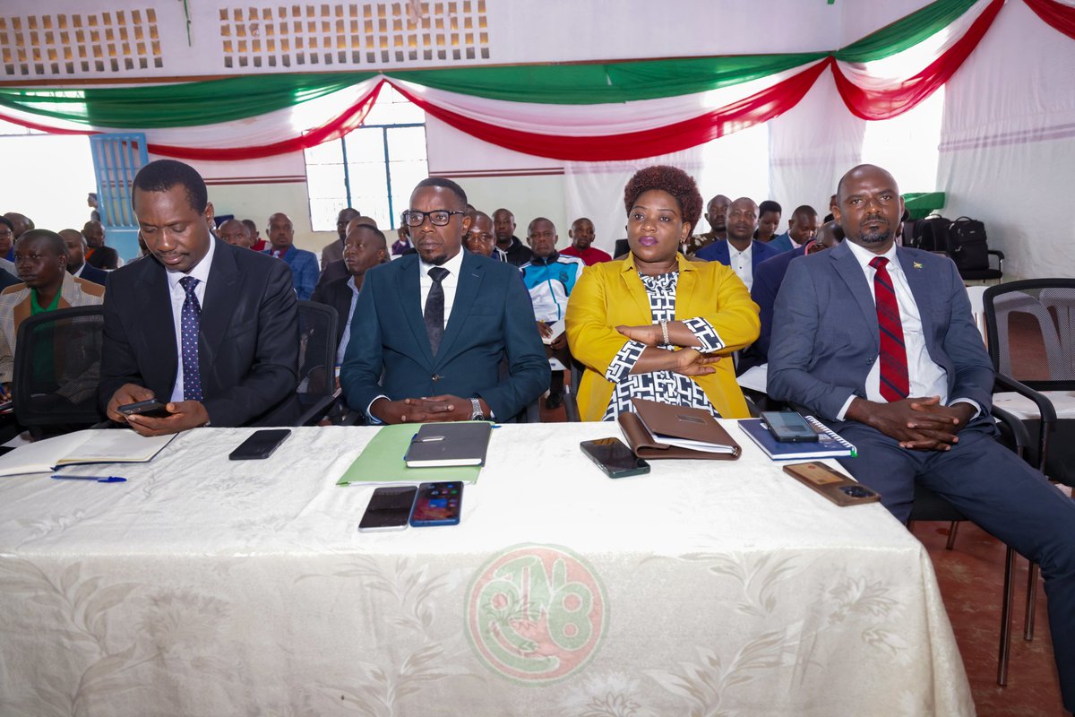 RTNBurundi's tweet image. Burunga:  Le Premier Ministre exige une maîtrise des textes réglémentaires et une gestion rigoureuse des fonds 

En déplacement dans la province de #Burunga ce lundi 19 janvier 2026, le Premier Ministre burundais Nestor Ntahontuye a tenu une réunion de cadrage avec les
