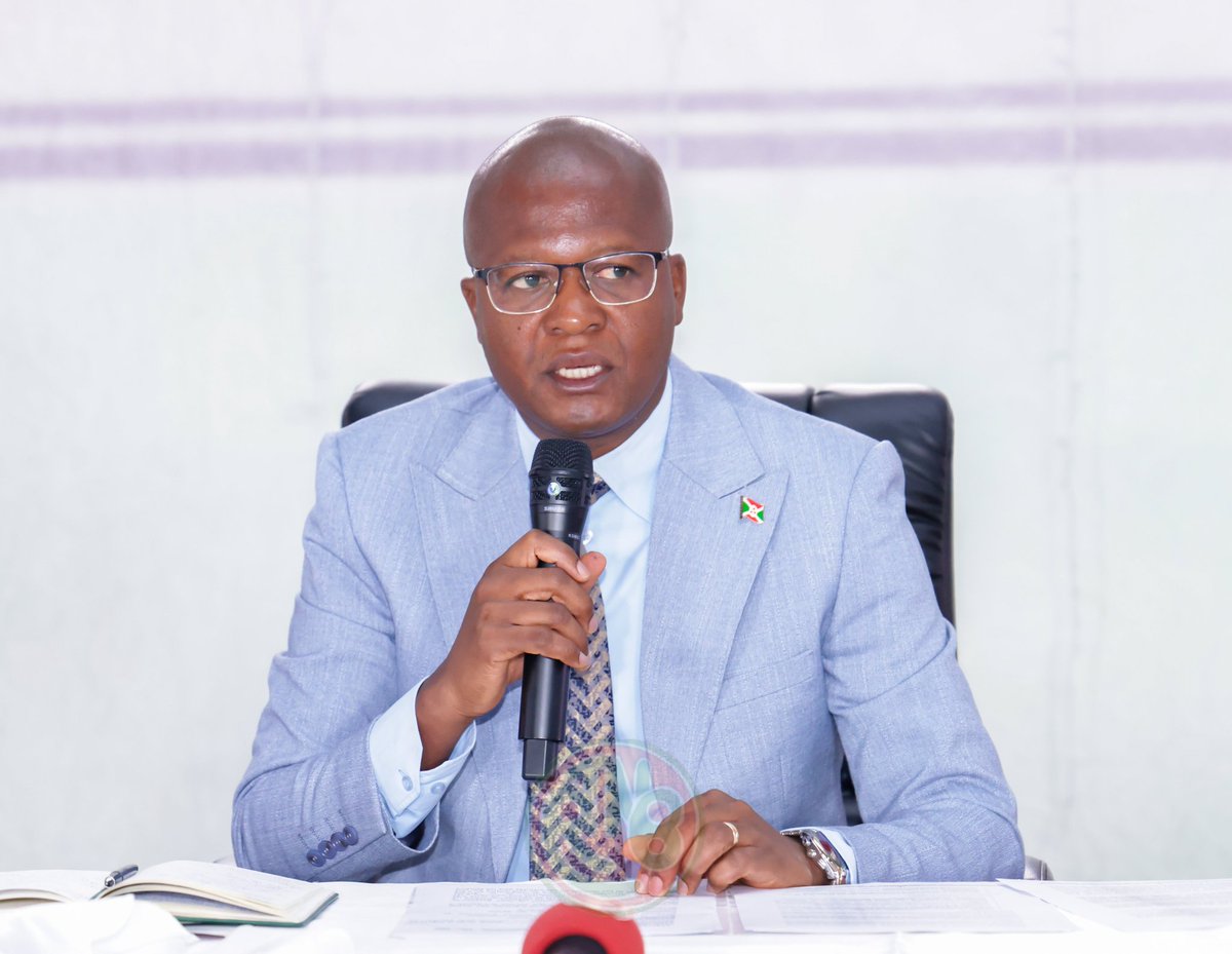 RTNBurundi's tweet image. Burunga:  Le Premier Ministre exige une maîtrise des textes réglémentaires et une gestion rigoureuse des fonds 

En déplacement dans la province de #Burunga ce lundi 19 janvier 2026, le Premier Ministre burundais Nestor Ntahontuye a tenu une réunion de cadrage avec les