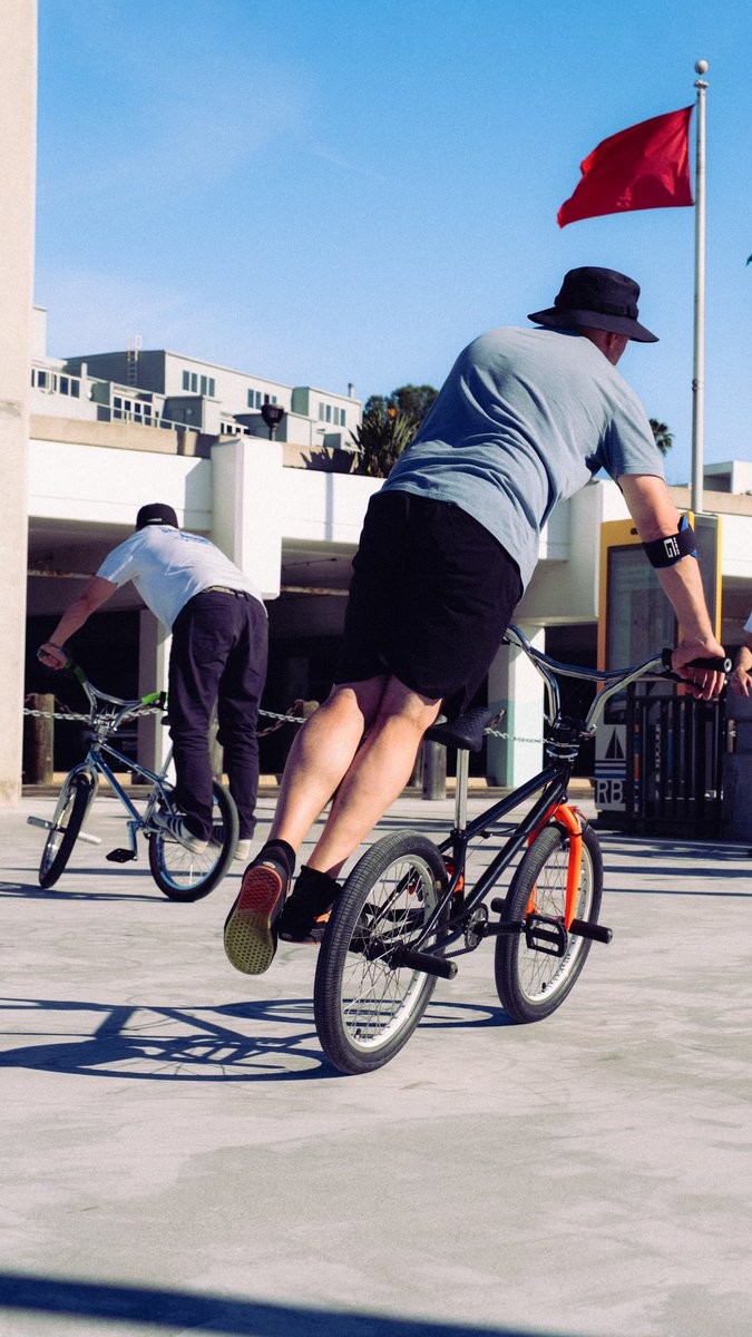 realharrydavis's tweet photo. Ran into a group of guys doing “flatland bmx.” Never heard of it, but most of the guys were in their sixties. 📸 https://t.co/SuLl7TmkHV
