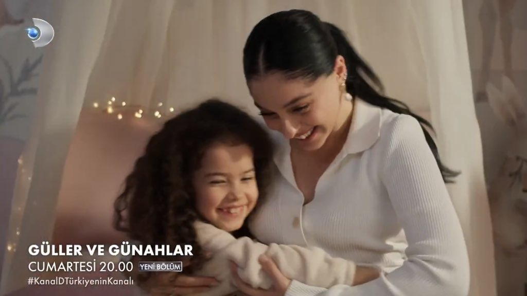 Seniyakost's tweet image. Kader is at home. Zeynep has become a family to her. I hope they will never be separated.

#güllervegünahlar 
#zeyser