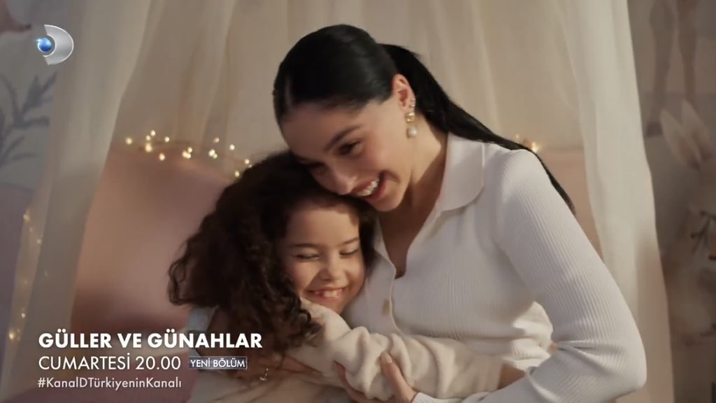 Seniyakost's tweet image. Kader is at home. Zeynep has become a family to her. I hope they will never be separated.

#güllervegünahlar 
#zeyser