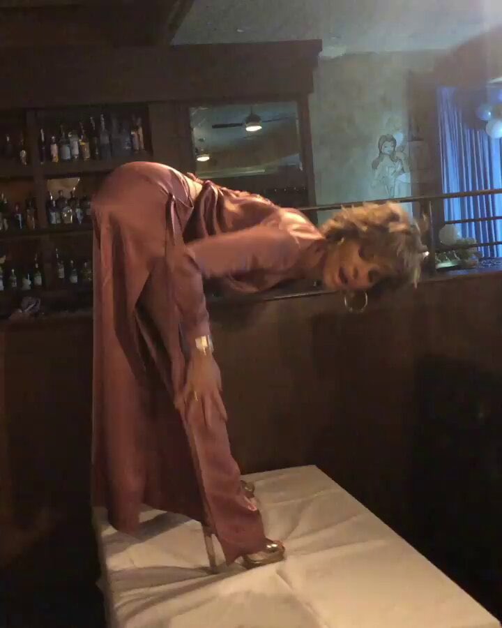 BuckinghamAlice's tweet image. Victoria at Brooklyn’s wedding