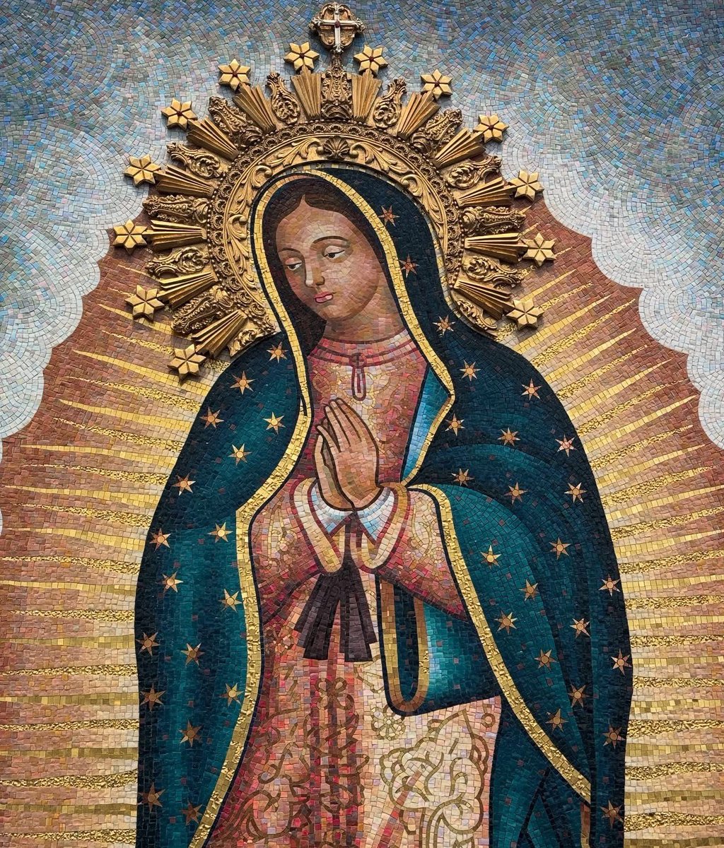 🙏 Acuérdate,
oh, piadosísima, Virgen María,
que jamás se ha oído decir,
que ninguno de los que han acudido
a tu protección, implorando tu auxilio
haya sido abandonado por Ti.
 
Animado con esta confianza,
acudo a ti, oh Madre,
Virgen de las vírgenes,
y gimiendo bajo el peso de