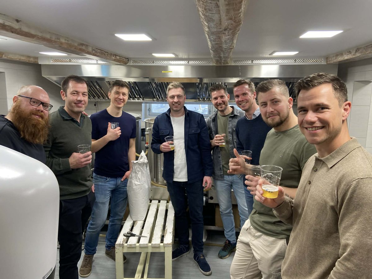 Brew#176: Brewed "Armagado" Hazy IPA (beercalc.org/?t=274772)

Previous Weekend, 'De Bitre Brødre' (The Bitter Brothers) joined in for a cozy Collab!

It is a bit unsure whether it will turn into a NEIPA, DIPA or IPA - but most likely a hazy fruity bitter thing.