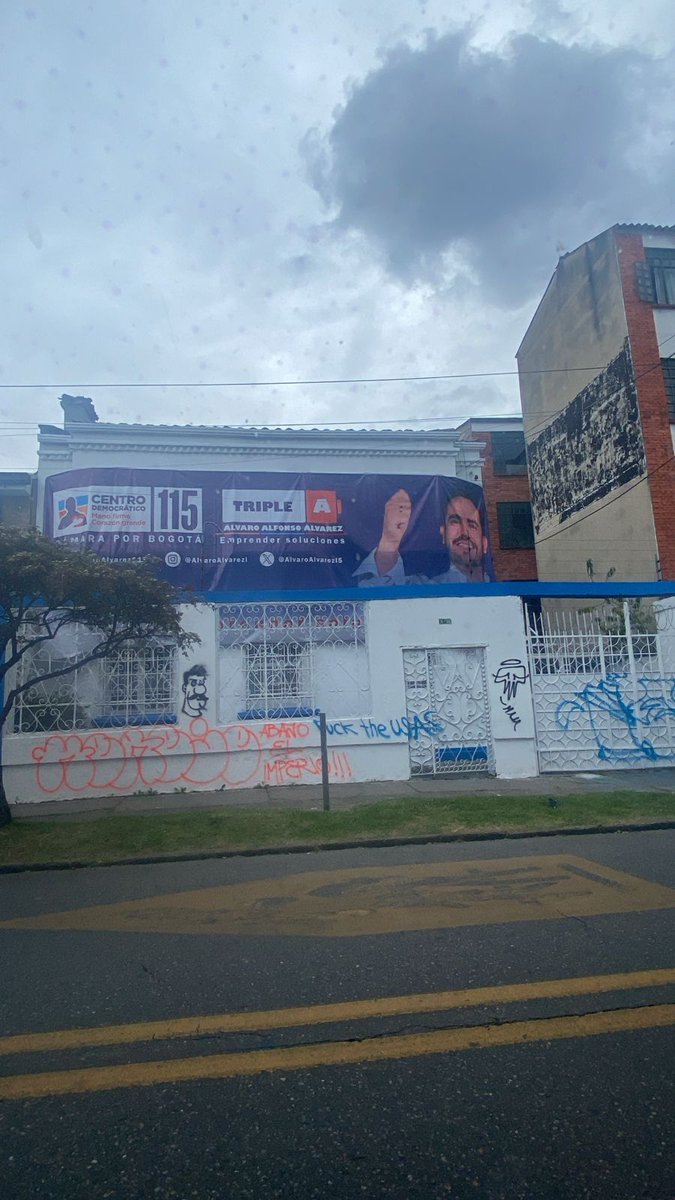 Así nos dejan la  sede los malditos petristas!