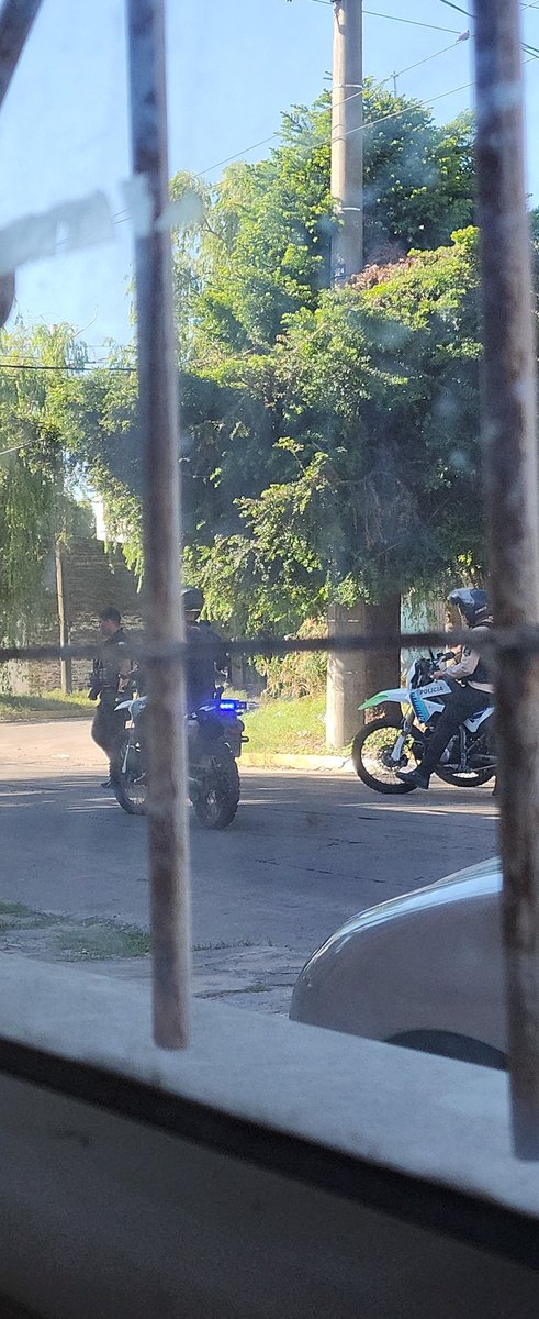 Piscisrt's tweet image. RSTAN YENDO A LA COMISARIA LOS 6 MONOS