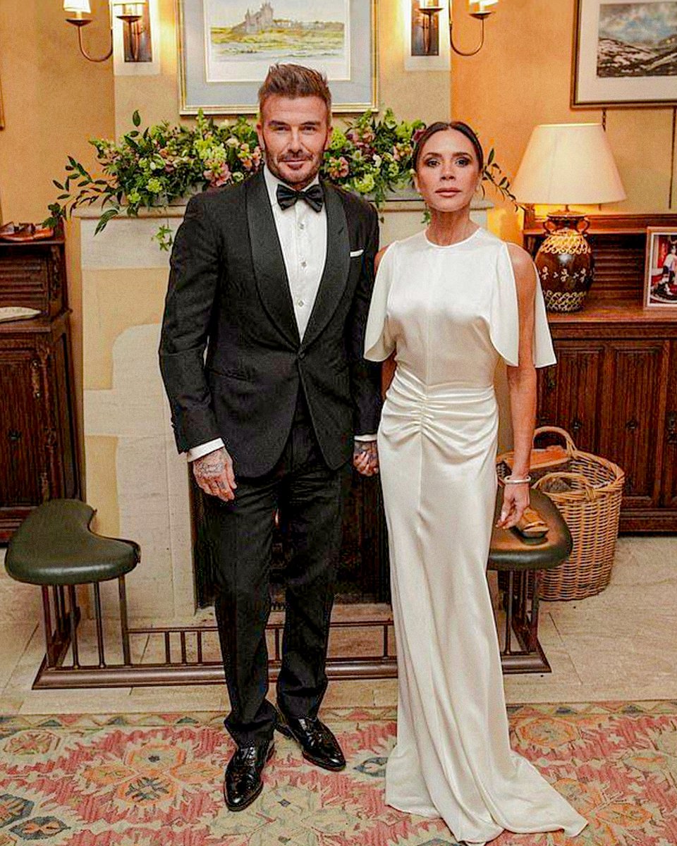 idextratime's tweet image. 🚨 BREAKING: Anak dari David Beckham, Brooklyn Beckham secara mengejutkan melontarkan pernyataan emosional yang menyerang orang tuanya. 🤯🔥

Brooklyn mengaku TIDAK ingin berdamai dan memilih bicara jujur setelah bertahun-tahun merasa dikontrol. 

Beberapa poin yang ia bicarakan:…