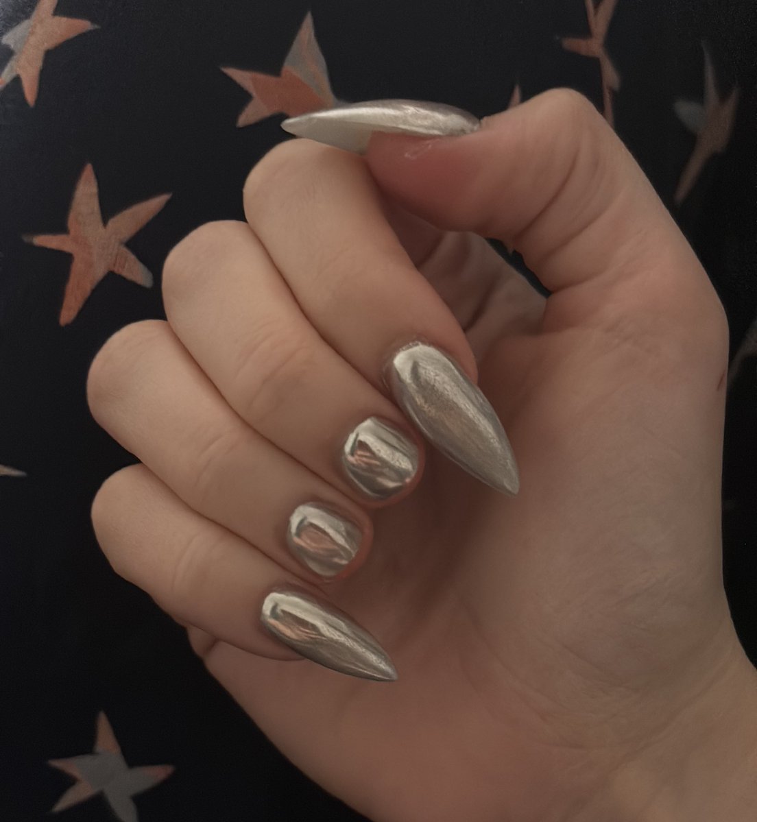 Vampire teeth (femme top nails)