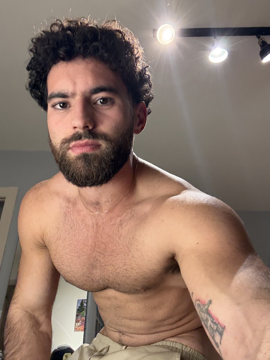 antomancrush's tweet image. Hola